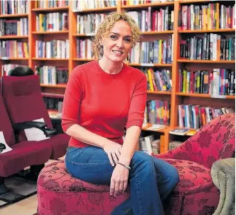  ?? ANDREA COMAS ?? María Bestar, en la librería Ocho y Medio, en Madrid, el 28 de febrero.