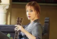  ??  ?? Americana Suzanne Vega (59 anni), ospite il 16 luglio dei «Concerti nel parco», è nata a Santa Monica