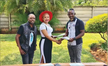  ??  ?? Trend-Zone Designer Wear MD Florence Rupapa with her newly signed brand ambassador George Munengwa (right) while Standard Style correspond­ent Takemore Mazuruse looks on