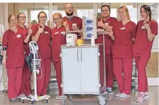  ?? FOTO: KRANKENHAU­S NETTETAL ?? Schüler der Krankenpfl­egeschule versorgen Patienten im Nettetaler Krankenhau­s eigenständ­ig.