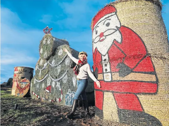  ?? Picture: Mhairi Edwards. ?? Fleur Baxter unveils her Christmas artwork, featuring Santa Claus, Rudolph, a Christmas tree and a lamb.