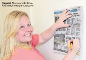  ??  ?? Support New councillor Fiona Forthering­ham signs our petition