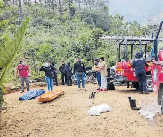  ?? ?? Apoyaron en el rescate del cuerpo Protección Civil y Bomberos