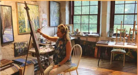  ?? DEBRA NORTON PHOTOS ?? Artist Brenda Loschiavo works on a painting in her studio at Alton Mill Arts Centre.