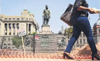  ?? Picture: Jacques Nelles ?? OOM PAUL. A constructi­on site now surrounds the statue of the Boer hero Paul Kruger in Church Square, seen here last week.