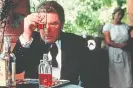  ?? ?? Albert Finney raises his glass in Under The Volcano