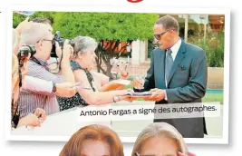  ??  ?? autographe­s. Antonio Fargas a signé des