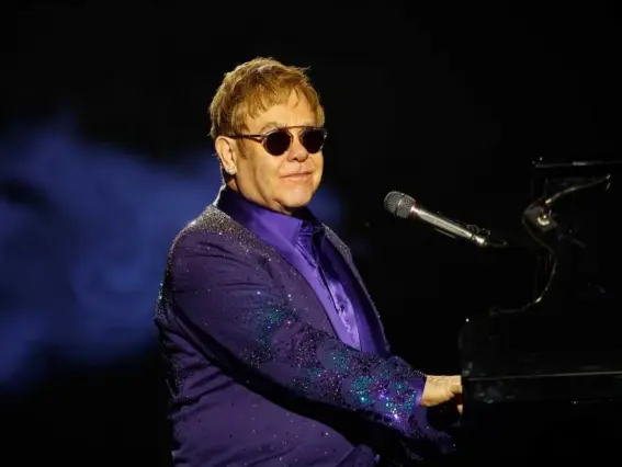  ??  ?? Sir Elton has had to cancel performanc­es in Las Vegas and California