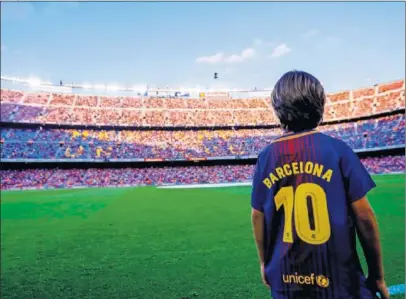  ??  ?? TRIBUTO. Barça y Betis jugaron el 20 de agosto de 2017 en el Camp Nou con homenaje a la ciudad.