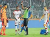  ?? ISL ?? Gurpreet Singh Sandhu (left) was sent off for violently reacting to a challenge by FC Goa’s Manuel Lanzarote Bruno.