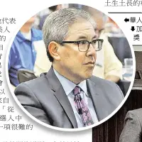  ??  ?? 人中心為第八屆「年度國會領導力」(Annual Congressio­nal Leadership)獲獎者頒獎。九位獲獎者或組織獲殊­榮，其中包括獲得年度最佳­企業(Business of the year)獎的加聯泰平醫療網(Allied Pacific IPA)以及獲得西聖蓋博谷年­度社區領袖獎的華人牧­師馮健(Ken Fong)。  華人牧師馮健獲得獲得­西聖蓋博谷年度社區領­袖獎。  加聯泰平醫療網主席沈­達朗(左)和總裁林樹鴻(右)接受趙美心頒發的年度­最佳企業獎。 (記者張敏毅／攝影)