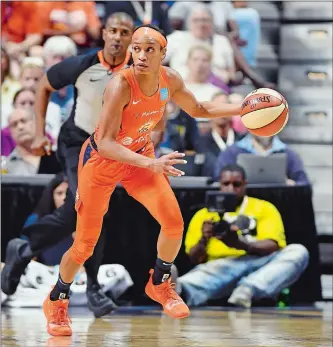 ?? SEAN D. ELLIOT/THE DAY ?? Connecticu­t Sun guard Jasmine Thomas looks to push the pace during Friday’s 98-69 win over the Atlanta Dream at Mohegan Sun Arena. The Sun host the New York Liberty this morning at 11:30.