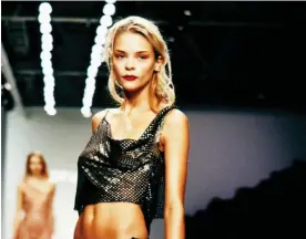  ?? Photograph: Penske Media/Getty Images ?? Jaime King on the runway in 1998.