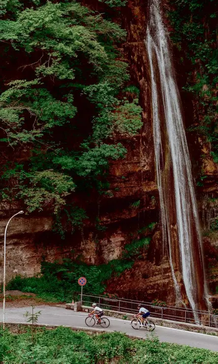  ??  ?? Right and far right: The road home to Arta Terme from the bottom of Passo Cason di Lanza’s western descent is quiet enough to relax on and enjoy the waterfalls in peace