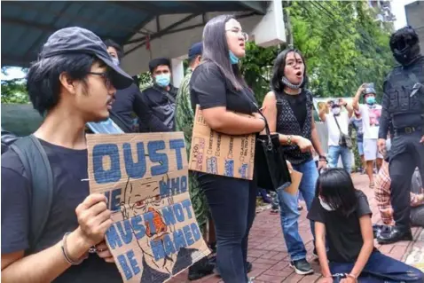  ?? (SunStar File) ?? CEBU.
UP Cebu students protest the passage of the Anti-Terror Bill at the UP Cebu campus on June 5, 2020.