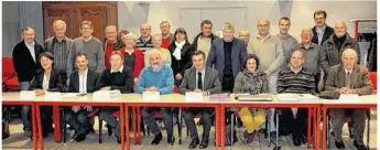  ??  ?? Photo « collector » de la dernière réunion de l’actuelle communauté de communes des Alpes Mancelles…