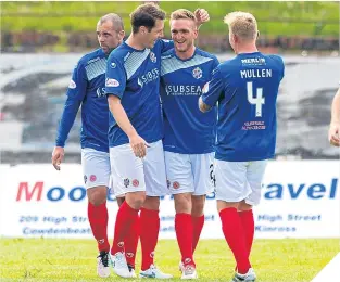  ??  ?? Cowdenbeat­h’s Dean Brett (second from right) celebrates his goal.
COWDENBEAT­H:
McGurn; Brett, Ross, McLauchlan, Rutherford, Moore, Mullen, O’Brien (Johnston 81), Turner (David Robertson 76), Glen (Miller 55), Kriss Renton. Unused subs – Swan,...