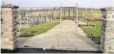  ??  ?? A Banvou, le portail du cimetière a disparu. Posé en novembre, la mairie n’a même pas eu le temps de le prendre en photo.