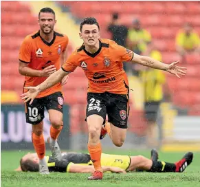  ?? GETTY IMAGES ?? Roar’s Dylan Wenzel-Halls celebrates scoring the winner against the Phoenix in Brisbane last night.