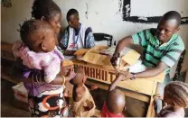  ?? PICTURE: MSF ?? HUMANITARI­AN: Doctors Without Borders staff vaccinate children in the Central African Republic against deadly diseases.