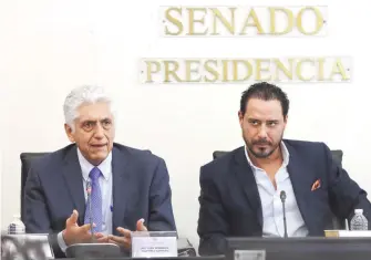  ?? LAURA LOVERA ?? Germán Arturo Martínez Santoyo (izq.) comparece en el Senado de la República