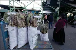  ?? XCA ?? En el área de mayoristas de la Feria Libre, sur de Cuenca, llegaron pasada las 14:30 de ayer productos de la Sierra.