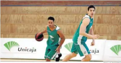  ?? UNICAJA B. PHOTOPRESS ?? Brian Roberts, en un entrenamie­nto con Carlos Suárez en Los Guindos.