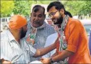  ?? RAVI CHOUDHARY/FILE ?? Congress candidate Himanshu Pahuja during the civic poll campaign. The party is trying to woo young voters.