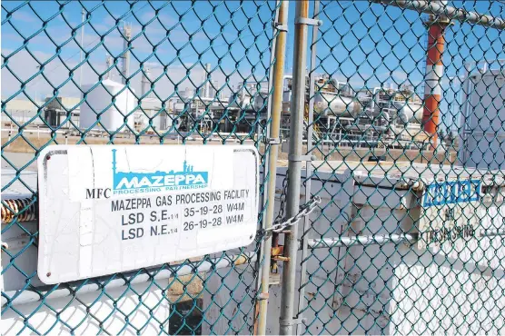  ?? PHOTOS: PAUL KRAJEWSKI ?? The Mazeppa facility sits dormant on Thursday as Alberta’s energy watchdog proceeds with forcing the plant’s licensee, Lexin Resources, into receiversh­ip.