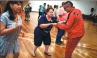  ?? LUIS ROBAYO / AGENCE FRANCE-PRESSE ?? Visually impaired people from Latin America and Europe attend a salsa dance class in Cali, Colombia, for a tourism event.