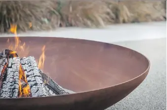  ?? DAVID BUTLER ?? B.C.-based Paloform, has turned the firepit into an ultra-modern outdoor accessory.