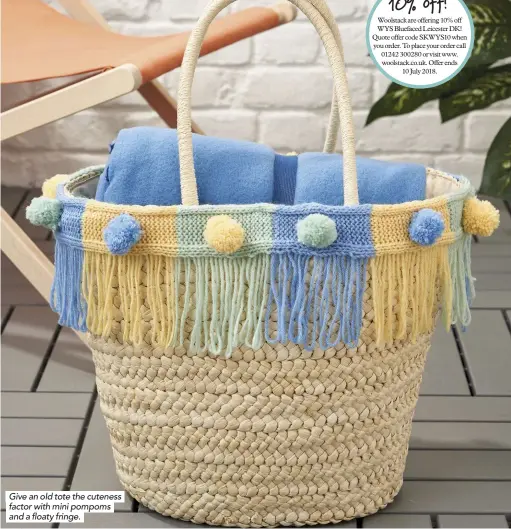 ??  ?? Give an old tote the cuteness factor with mini pompoms and a floaty fringe.