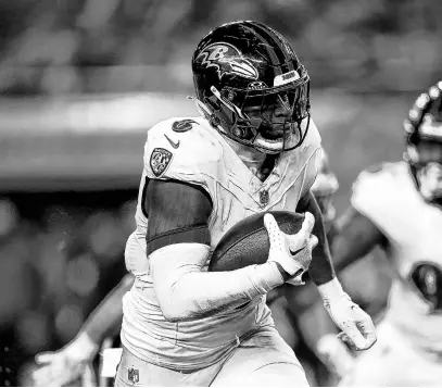  ?? USA TODAY SPORTS ?? Baltimore Ravens linebacker Patrick Queen runs with the ball after intercepti­ng a pass against the San Francisco 49ers in the third quarter at Levi’s Stadium on Dec. 25.