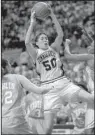  ?? AP/BOB CHILD ?? Connecticu­t forward Rebecca Lobo (center) pulls down a rebound against Tennessee during a game on Jan. 16, 1995. No Huskies’ player on this year’s roster was born the last time the program had a losing streak, which occurred during Lobo’s sophomore...