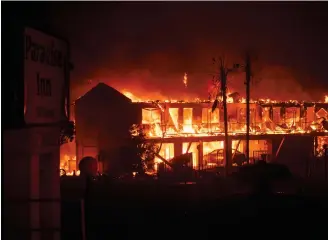  ??  ?? El incendio consumió gran parte de la localidad de Paradise, de 26 mil y a unos 280 kilómetros de San Francisco/ habitantes