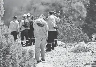  ?? GODEZAC ?? Se unen Bomberos de varios municipios para sofocar el incendio. /