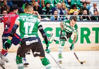  ??  ?? João Pinto, aqui a rematar, colocou cedo o Sporting em vantagem