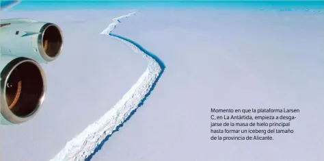  ??  ?? Momento en que la plataforma Larsen C, en La Antártida, empieza a desgajarse de la masa de hielo principal hasta formar un iceberg del tamaño de la provincia de Alicante.