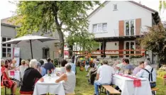  ?? Foto: Caritas Augsburg/Bernhard Gattner ?? Weit über 50 Gäste nahmen an der Einweihung der neuen Wohneinric­htung der Ca ritas in Gundelfing­en teil.