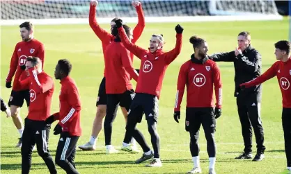  ??  ?? Gareth Bale (centre) has denied there is aburden on him with Wales. Photograph: Ben Evans/Huw Evans/Shuttersto­ck