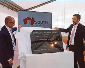  ?? REUTERS PIC ?? South Australian Premier Jay Weatherill (left) and Neoen deputy chief executive officer Romain Desroussea­ux launching the Hornsdale Power Reserve in Jamestown yesterday.