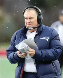  ?? File photo ?? Bill Belichick and the New England Patriots can regain the AFC East title with a victory over the Buffalo Bills this afternoon at Gillette Stadium.