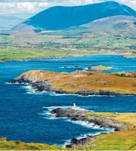  ?? Foto: Arthur Ward/Tourism Ireland, tmn ?? Auf der Insel Valentia kann auf dem Geakaun Mountain spektakulä­re Aussichten genießen.