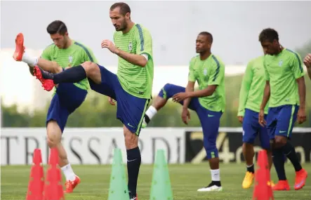  ?? — AFP ?? Juventus players at a training session in Vinovo, near Turin, on Monday, the eve of their Champions League semi- final against Real Madrid.