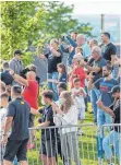  ?? FOTOS: SILAS STEIN/DPA ?? Die Barça-stars um Antoine Griezmann (li.) sind angekommen, die Fans müssen jedoch Abstand halten.