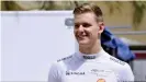  ??  ?? Mick Schumacher tratará de emular las glorias de su padre en el automovili­smo