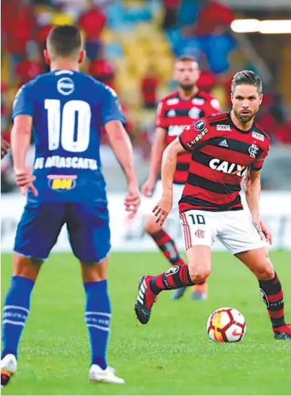  ?? GILVAN DE SOUZA/FLAMENGO ?? Observado por Arrascaeta, Diego tenta guiar o Fla no ataque: meia admitiu a desorganiz­ação do time