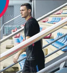  ?? FOTO: EFE ?? Thomas Vermaelen se presentó el miércoles para empezar la pretempora­da