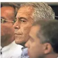  ?? FOTO: IMAGO ?? Unternehme­r Jeffrey Epstein im Juli mit seinen Anwälten.