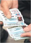  ?? FOTO: EL HERALDO ?? El RNP tiene decenas de miles de tarjetas por entregar.